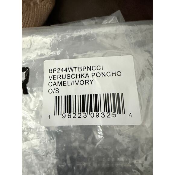 WALTER BAKER Verushka Reversible Poncho Camel/Ivory - Picture 11 of 11